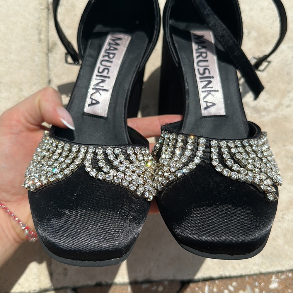 🆕 Crystal Embellished Sandals - Picture 8 of 8